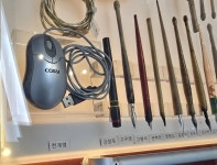 자신의 도구를 기증한 한국 만화가들 - BATTLEPAGE