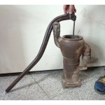 어릴 때 써 본 물펌프 - BATTLEPAGE