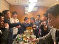 국민의힘 의원들 방역수칙 어기고 회식…경악했다 청년 정치인 폭로 | 오르비 국민의힘 의원들 방역수칙 어기고 회식…경악했다 청년 정치인... 