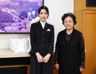 장윤정 측 오늘(9일) 득녀, 도경완 축하 속 안정 취하는 중 [공식]
