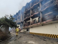 [영상]낭만은 사라지고 폭격 맞은 듯 뼈대만…산불이 휩쓴 경포 펜션단지 | 한국일보 낭만은 사라지고 폭격 맞은 듯 뼈대만…산불이 휩쓴 경포... 