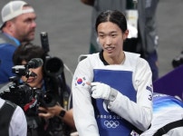 183㎝에 57㎏ 김유진, 금메달 목에 걸고 삼겹살에 된장찌개 외쳤다 | 한국일보