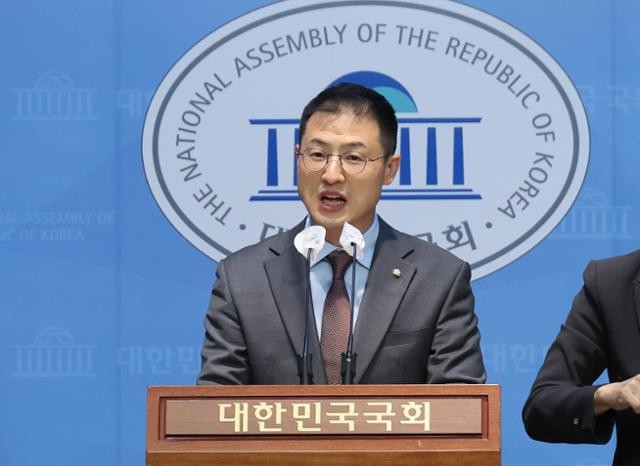 김상욱 의원, 국힘 탈당 선언으로 참 민주 보수 길 걷는다