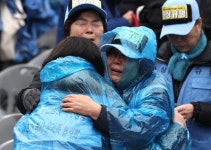 김재환, 박병호 앞에서 42호 ‘쾅’… 타이론 우즈 이후 구단 최다 타이 | 한국일보