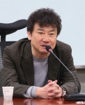 김진명 작가의 대선 예측 “민주당 빼고 모두 개헌 기치로 모이면…”-정치ㅣ한국일보