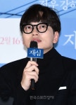 이동휘, 변함없는 짙은 뿔테 안경 쓰고~-사회ㅣ한국일보