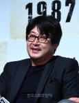 [HS포토] 김윤석, 영화하면서 이북 사투리는 처음-사회ㅣ한국일보