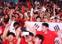 월드컵 특수에 편의점ㆍ치킨업계 매출 최대 35배↑-경제ㅣ한국일보