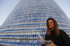 12만개 플라스틱으로 만든 트리-사회ㅣ한국일보