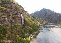거꾸로 흐르는 비단강 따라 정겨움 휘감아 도는 비단 고을-라이프ㅣ한국일보