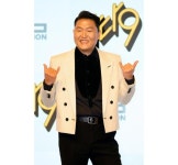 [HI★초점] 축제왕 싸이, 성균관대 찍고 고려대까지-문화ㅣ한국일보