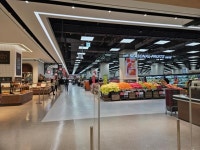 [르포] 매장 90%를 먹거리로 채웠네...소고기·회도 원하는 대로 주문하는 롯데마트 은평점-경제ㅣ한국일보