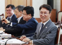 '밥 먹는' 김민석, '개혁 깃발' 든 김용민... 정청래와 당권 경쟁 전초전?-정치ㅣ한국일보