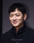[HS포토] 강동원, 눈빛만으로 여심 제압~-사회ㅣ한국일보