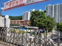 “등교, 성급했던 것 같다”…불안한 안양 양지초교 인근 주민들 | 한국일보
