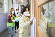학부모 방역단, 급식도우미… 학교에 ‘양천구 어벤져스’ 떴다 | 한국일보