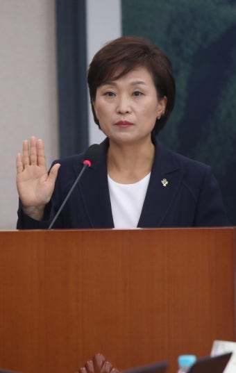 김현미 국토부 장관 후보자, “서민 주거안정에 정책 역량 집중” | 서울경제 김현미 국토부 장관 후보자, “서민 주거안정에 정책 역량 집중”
