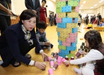 유은혜 초1·2학년 방과후 영어교육 허용 방향으로 가야 | 서울경제 유은혜 초1·2학년 방과후 영어교육 허용 방향으로 가야