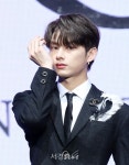 세븐틴 준, 향기 가득한 외모 (쇼케이스) | 서울경제 세븐틴 준, 향기 가득한 외모 (쇼케이스)