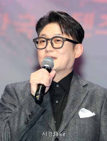 인사하는 김현철 | 서울경제 인사하는 김현철