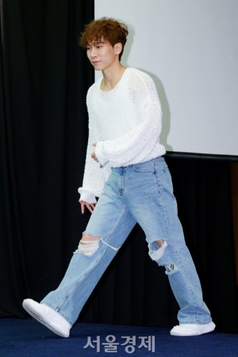 비투비 서은광, 리더 입장 [SE포토] | 서울경제 비투비 서은광, 리더 입장 [SE포토]