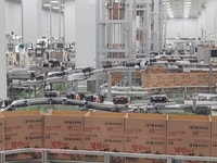 1분당 1400개씩 팔리는 불닭볶음면…수요 맞추려면 24시간도 모자라[르포] | 서울경제 1분당 1400개씩 팔리는 불닭볶음면…수요 맞추려면... 