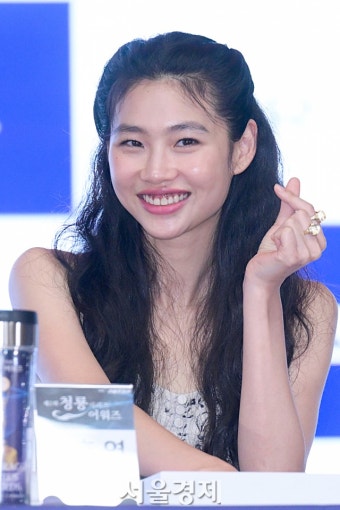 정호연, 요정의 하트 [SE포토] | 서울경제 정호연, 요정의 하트 [SE포토]