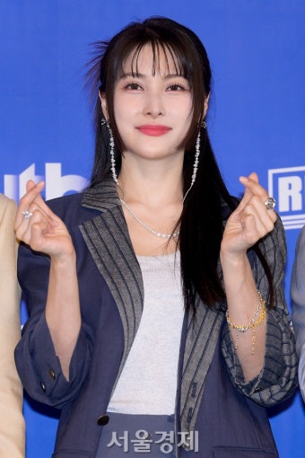 카라 박규리, 여신의 하트 [SE포토] | 서울경제 카라 박규리, 여신의 하트 [SE포토]