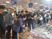 바닷물 먹방 김영선 뇌송송 되나 먹어봤다…민주당 광어보다 펄떡여 | 서울경제 바닷물 먹방 김영선 뇌송송 되나 먹어봤다…민주당... 