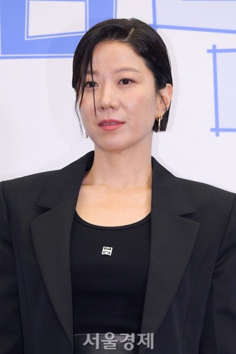 전혜진, 넘사벽 카리스마 [SE포토] | 서울경제 전혜진, 넘사벽 카리스마 [SE포토]