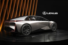 렉서스, 2023 일본 모빌리티 쇼에서 라이프 스타일 브랜드 의지 천명 | 서울경제 렉서스, 2023 일본 모빌리티 쇼에서 라이프 스타일 브랜드... 