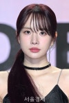 우주소녀 설아, 빠져드는 아름다움 [SE★포토] | 서울경제 우주소녀 설아, 빠져드는 아름다움 [SE★포토]
