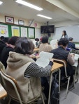[르포]90세 대학생 새내기 배출 부천 진영고 수업 참관기 | 서울경제 [르포]90세 대학생 새내기 배출 부천 진영고 수업 참관기