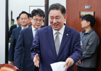김병기 “대미협상, 주력산업 관세인하 관철해야” | 서울경제 김병기 “대미협상, 주력산업 관세인하 관철해야”