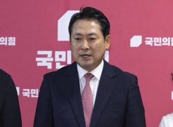 장동혁 ''탄핵 반대' 당론 어긴 안철수, 당 대표 후보 사퇴해야' | 서울경제 장동혁 ''탄핵 반대' 당론 어긴 안철수, 당 대표 후보 사퇴해야'