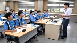 “당당히 포스코 신입사원 됐어요!” 중학교 때부터 이어진 특별한 인연 – 포스코그룹 뉴스룸 “당당히 포스코 신입사원 됐어요!” 중학교... 