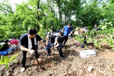 [포토뉴스] 포스코 ‘세계 환경의 날’ 맞아 나무심기 봉사활동 펼쳐 – 포스코그룹 뉴스룸 [포토뉴스] 포스코 ‘세계 환경의 날’ 맞아 나무심기... 