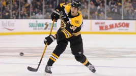 Chara signs one-year contract with Bruins