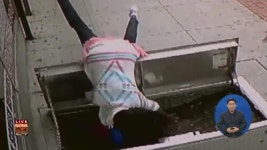 [글로벌24 브리핑] 보행 중 스마트폰, 이렇게 위험합니다 > 글로벌24 > 국제 > 뉴스 | KBSNEWS [글로벌24 브리핑] 보행 중 스마트폰, 이렇게... 
