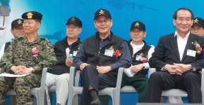 이 뉴스는 한번 읽어줘 김문수 선대위, '5·18 유혈진압 정호용' 고문 - 중도정치 마이너 갤러리