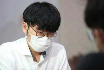 신진서, 3년 연속 박정환과 결승서 붙는다 신진서, 3년 연속 박정환과 결승서 붙는다