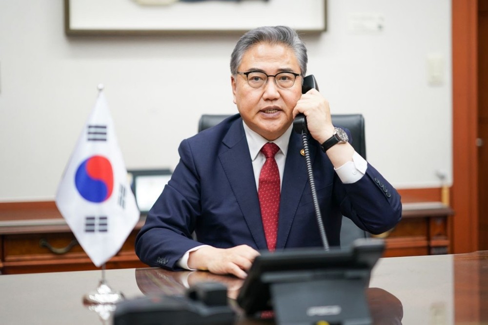 한일 외교장관 통화, 한일관계 발전 논의