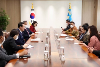 윤석열 대통령 메가와티 전 대통령 접견 상세보기|한국과의 관계 | 주인도네시아 대한민국 대사관 주인도네시아 대한민국 대사관