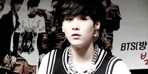 Stuck_in_the_fanzone 😝 | K-Pop Amino