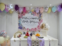 파/티/붕/붕 셋트 구성에 소품 몇가지 추가했어요. 사진 찍으니 넘 예쁘게 나와 완전 만족합니다. 셀프 상차림  가성비 ...상품 사용후기 - 파티붕붕