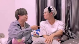 케이와 배우(금발) 가 남자랑 키스하는 영상 - 가면라이더 마이너 갤러리