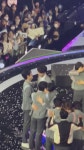 연습생들 안아주는 백구(ㅌㄱㅈㅈㅇ)+추가 - 백구영 마이너 갤러리