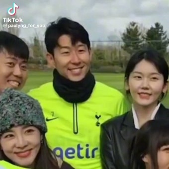산다라박 힐끔 거리는 손흥민 - 토트넘 핫스퍼 마이너 갤러리