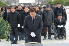 광주 방문 이재명 성남시장 518민주묘지 참배