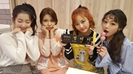 더쿠 - 오늘자 V앱 미미분식 후 구구단 미미, 하나, 나영, 미나.jpg